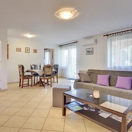 Gloria Apartman