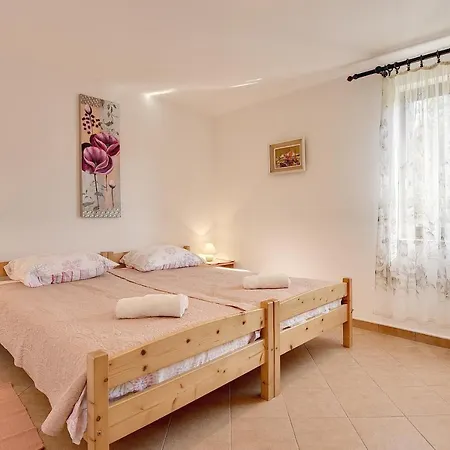 Gloria Apartman *